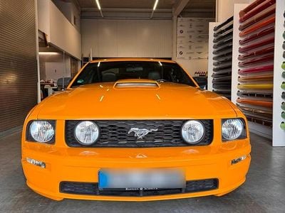 Orange Gebraucht 2007 Ford Mustang GT Coupé | 17.999 €