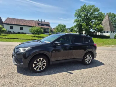 Gebraucht Toyota RAV4 Edition-S 143 PS (105 kW) 2017 Black mica / ink SUV
