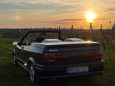 Blau Gebraucht 1996 Renault R9 Limousine | 2.450 €