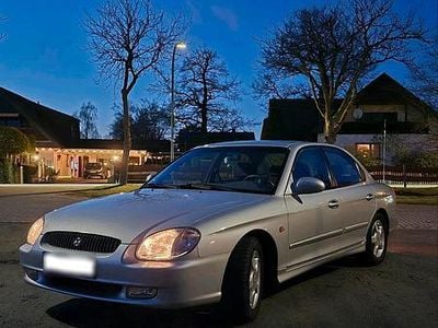 Gebraucht Hyundai Sonata 136 PS (100 kW) 2000 Silber Limousine