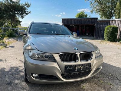 Gebraucht BMW 320 184 PS (135 kW) 2011 Gold Kombi