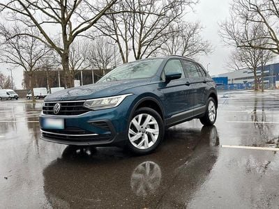 Gebraucht VW Tiguan Life 150 PS (110 kW) 2022 Blau SUV