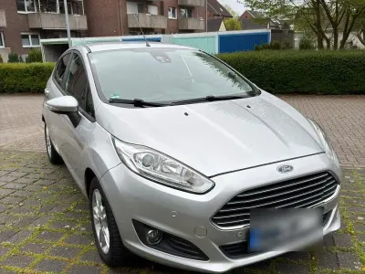Gebraucht Ford Fiesta SYNC Edition 80 PS (58 kW) 2015 Silber Kleinwagen