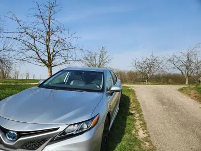 Gebraucht Toyota Camry 218 PS (160 kW) 2021 Silber Limousine