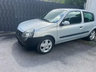 Brugt Renault Clio II 75 HK (55 kW) 2004 Sølv Hatchback