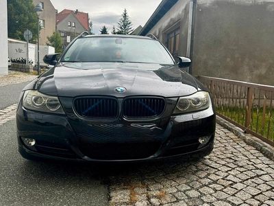 Gebraucht BMW 320 170 PS (125 kW) 2010 Schwarz Kombi