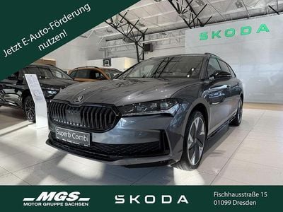 Neu Skoda Superb SportLine 204 PS (150 kW) 2025 Graphitegrau metallic Kombi