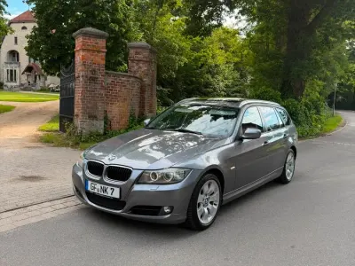 Gebraucht BMW 318 143 PS (105 kW) 2011 Grau Kombi