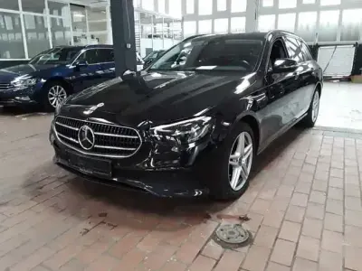 Second-hand Mercedes E300 Avantgarde 306 CP (225 kW) 2022 Negru Berlinǎ