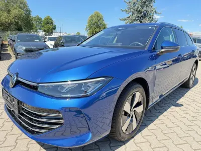 Gebraucht VW Passat Elegance 193 PS (141 kW) 2025 Blau Kombi