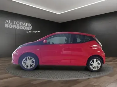 Gebraucht Toyota Aygo Play 69 PS (50 kW) 2018 Rot Kleinwagen