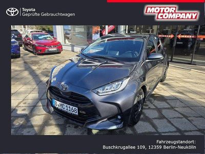 Neu Toyota Yaris Hybrid 117 PS (86 kW) 2025 Grau Limousine