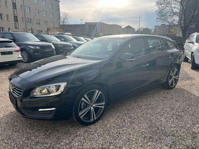 gebraucht Volvo V60 D2 Powershift Kinetic*Navi*19 Zoll*Top