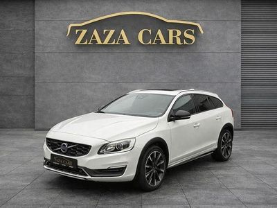 Weiß Gebraucht 2015 Volvo V60 CC Kombi | 13.999 €