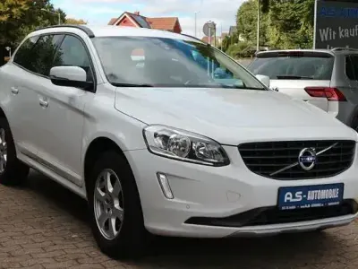 Używany Volvo XC60 Kinetic 150 KM (110 kW) 2016 Biały SUV