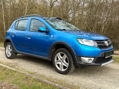 Używany Dacia Sandero Ambiance 90 KM (66 kW) 2013 Niebieski Sedan/Limuzyna