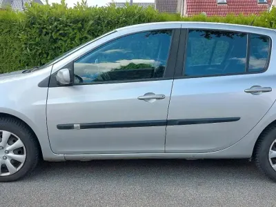 Gebraucht Renault Clio III Dynamique 112 PS (82 kW) 2005 Silber Limousine
