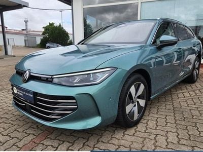 Gebraucht VW Passat Elegance 150 PS (110 kW) 2024 Grün Kombi