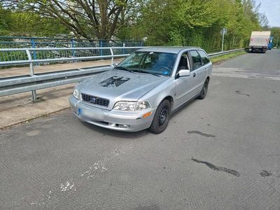 Second-hand Volvo V40 102 CP (75 kW) 2003 Argintiu Break