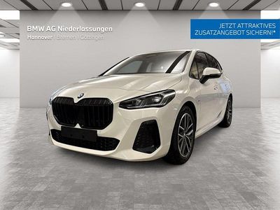 Weiß Gebraucht 2024 BMW 220 Active Tourer Luxury Line Van / Kleinbus | 33.300 € (Fairer Preis)