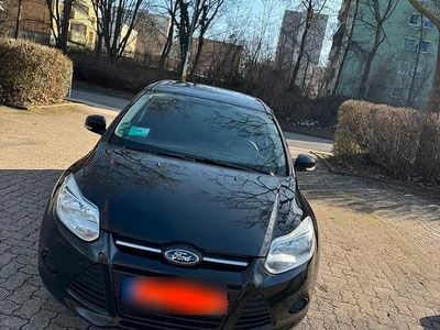Gebraucht Ford Focus 105 PS (77 kW) 2014 Schwarz Kombi