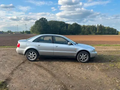 Gebraucht Audi A4 101 PS (74 kW) 1997 Silber Limousine