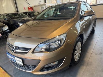 Gebraucht Opel Astra Edition 101 PS (74 kW) 2013 Gold Limousine