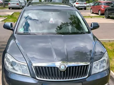 Gebraucht Skoda Octavia Elegance 105 PS (77 kW) 2010 Grau Kombi