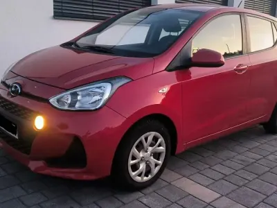 Gebraucht Hyundai i10 Trend 67 PS (49 kW) 2017 Rot Kleinwagen