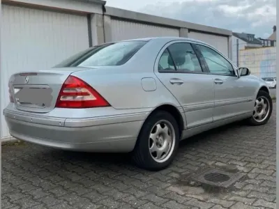 Używany Mercedes C320 218 KM (160 kW) 2001 Szary Sedan/Limuzyna