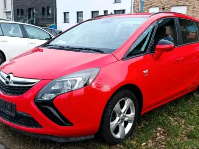 Używany Opel Zafira Tourer 136 KM (100 kW) 2013 Czerwony Minivan