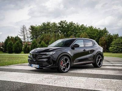 Schwarz (nero tortona) Gebraucht 2025 Alfa Romeo Junior Edizione Speciale SUV | 28.950 € (Teuer)