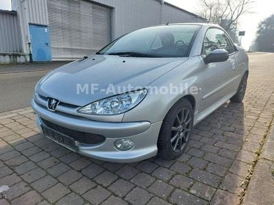 Gris aluminium Gebraucht 2004 Peugeot 206 CC Filou Cabrio | 950 € (Guter Preis)