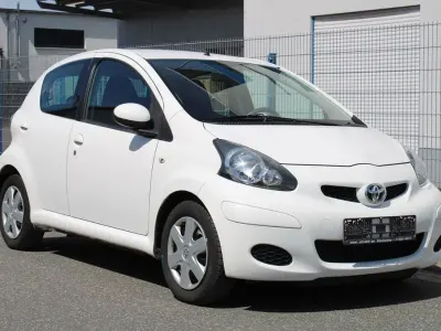 Second-hand Toyota Aygo Cool 68 CP (50 kW) 2011 Alb Hatchback