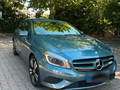 Gebraucht Mercedes A180 109 PS (80 kW) 2013 Blau Kleinwagen
