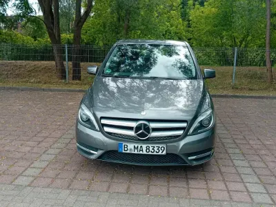 Gebraucht Mercedes B200 165 PS (121 kW) 2014 Grau Kleinwagen
