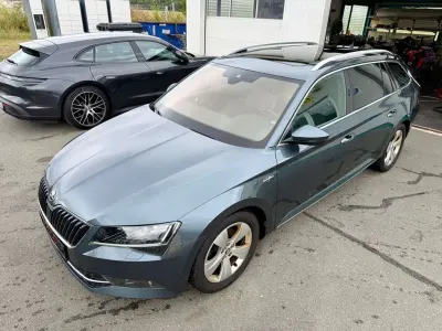 Gebraucht Skoda Superb LAURIN & KLEMENT 190 PS (139 kW) 2019 Grau Kombi