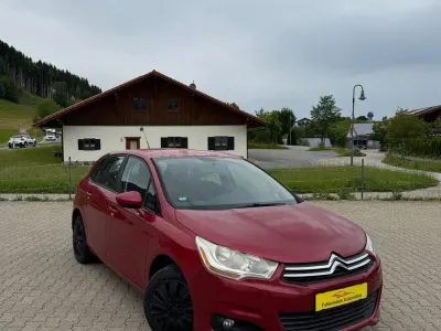 Gebraucht Citroën C4 Attraction 95 PS (69 kW) 2011 Rot Limousine