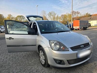 Gebraucht Ford Fiesta 59 PS (43 kW) 2007 Silber Kleinwagen