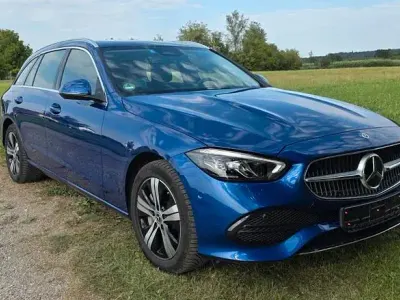 Gebraucht Mercedes C300e Avantgarde 313 PS (230 kW) 2023 Blau Limousine