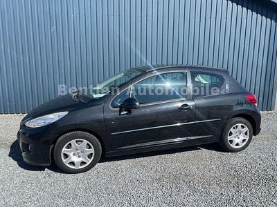 Gebraucht Peugeot 207 Tendance 95 PS (69 kW) 2011 Schwarz Limousine