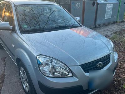 Second-hand Kia Rio 97 CP (71 kW) 2010 Argintiu Berlinǎ