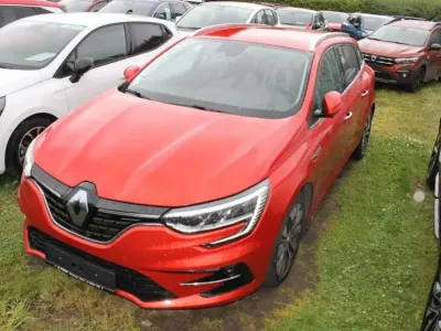 Gebraucht Renault Mégane GrandTour Intens 116 PS (85 kW) 2022 Dezir rot metallic Kombi