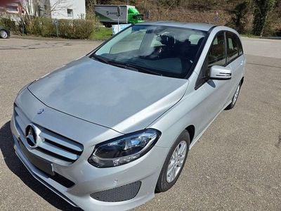 Gebraucht Mercedes B180 Classic 122 PS (89 kW) 2015 Silber Van / Kleinbus