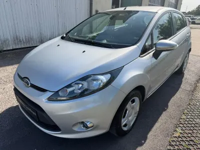 Gebraucht Ford Fiesta Trend 82 PS (60 kW) 2012 Silber Limousine