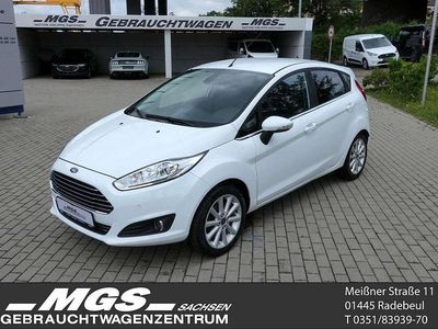 Gebraucht Ford Fiesta Titanium 80 PS (58 kW) 2015 Frostweiß Kleinwagen