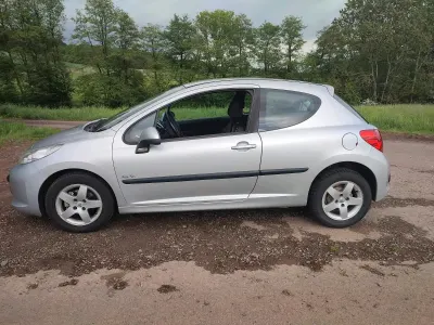 Gebraucht Peugeot 207 73 PS (53 kW) 2009 Grau Limousine