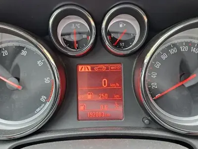 Gebraucht Opel Astra Edition 110 PS (80 kW) 2015 Schwarz Kombi