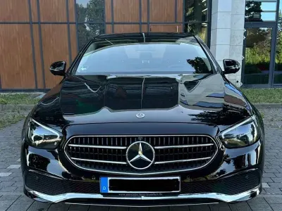 Gebraucht Mercedes E220 Avantgarde 200 PS (147 kW) 2023 Schwarz Limousine
