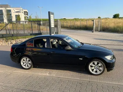 Gebraucht BMW 318 130 PS (95 kW) 2007 Schwarz Limousine